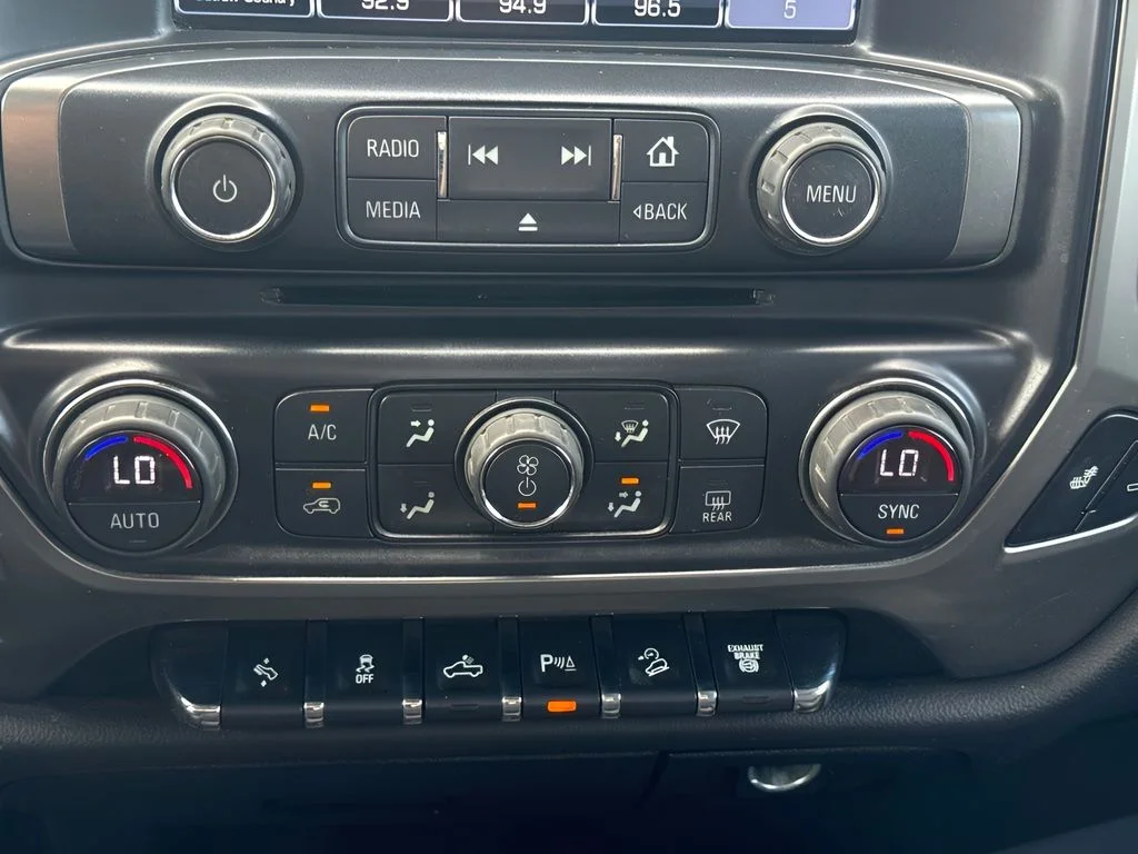 Used 2018 White Chevrolet LT image 9