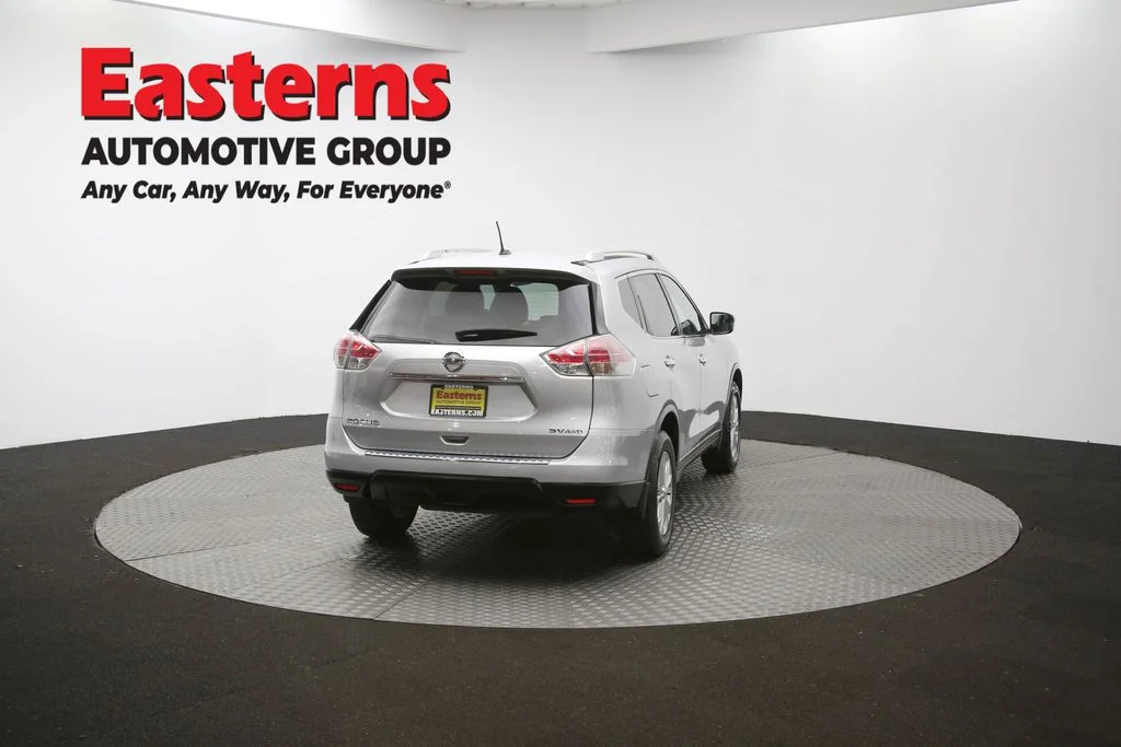 Used 2016 Silver Nissan SV image 36