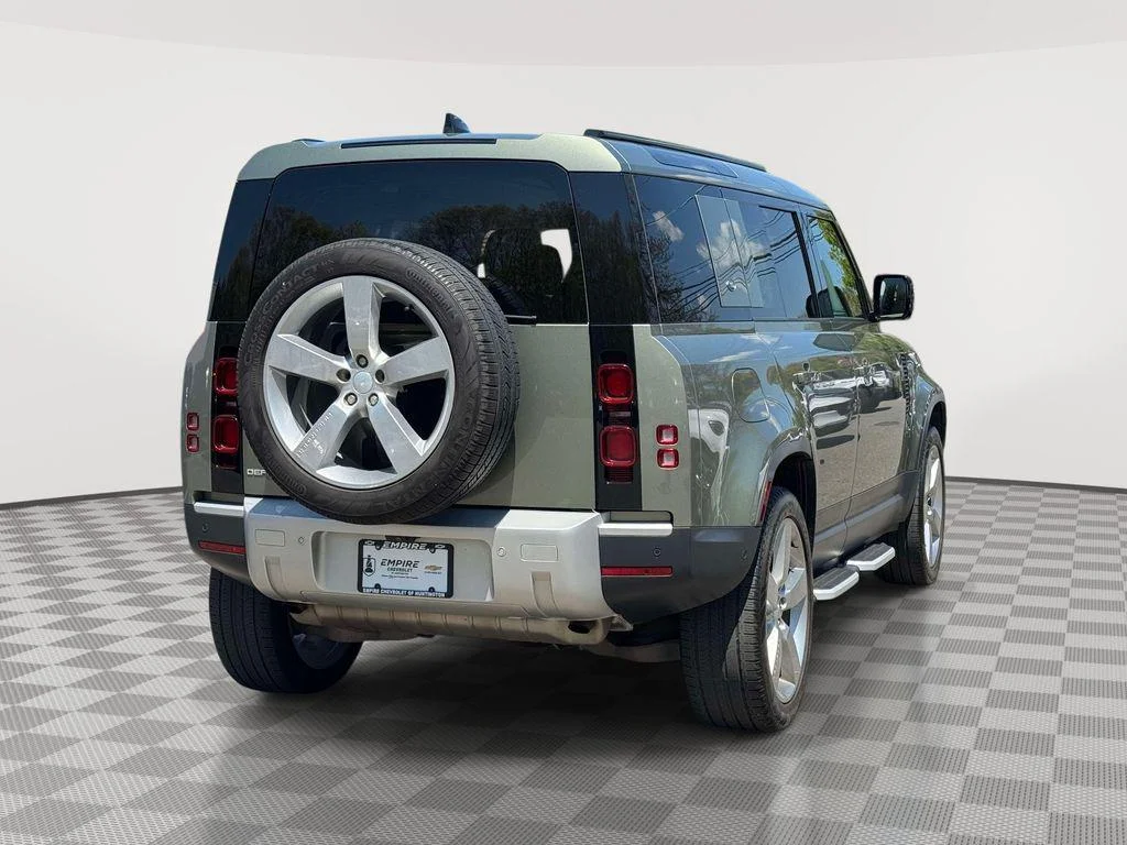 Used 2024 Pangea Green Metallic Land Rover 110 P400 S image 4