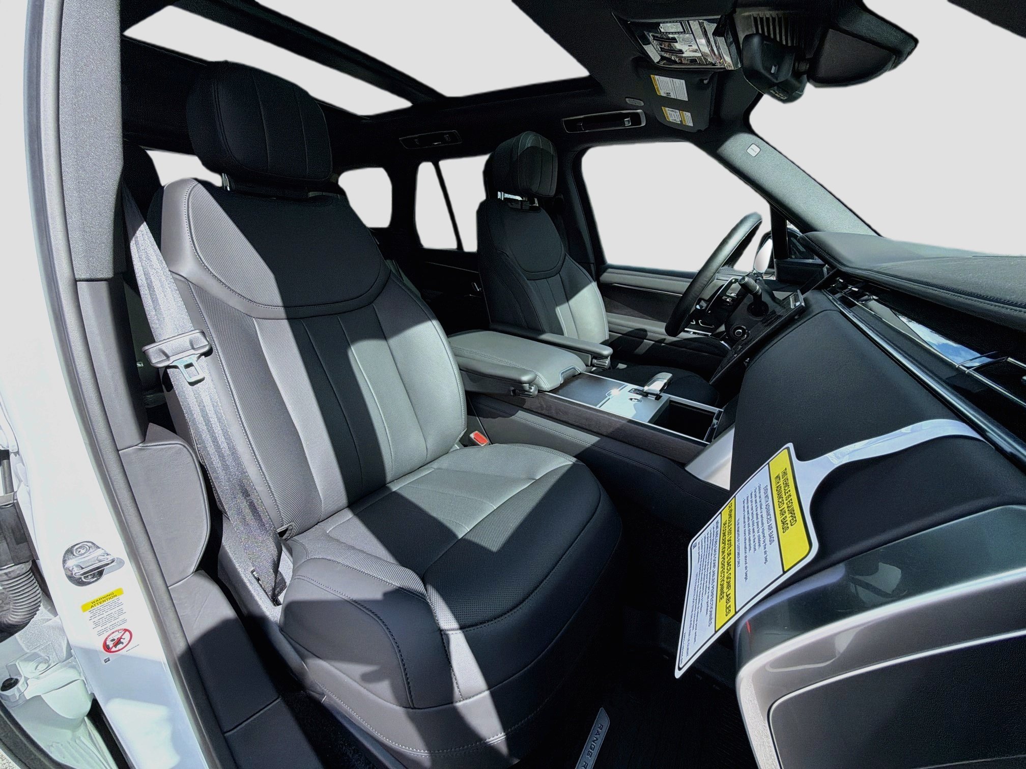 New 2026 Fuji White Land Rover SE image 16