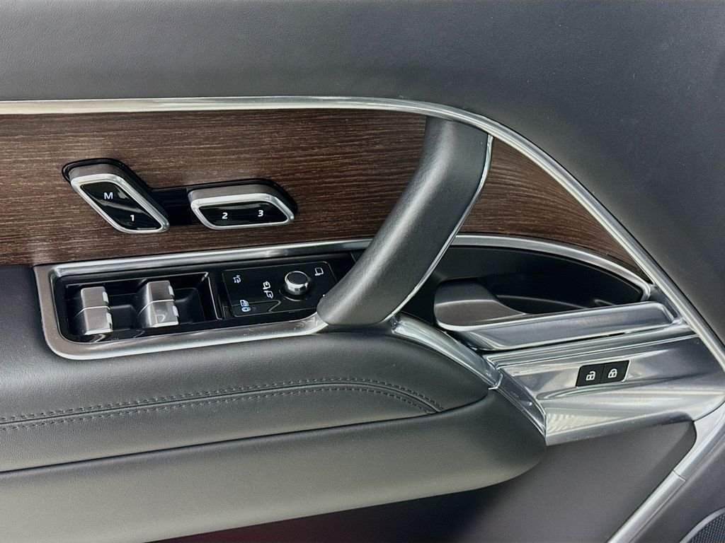 Certified Used 2023 Black Land Rover SE image 19