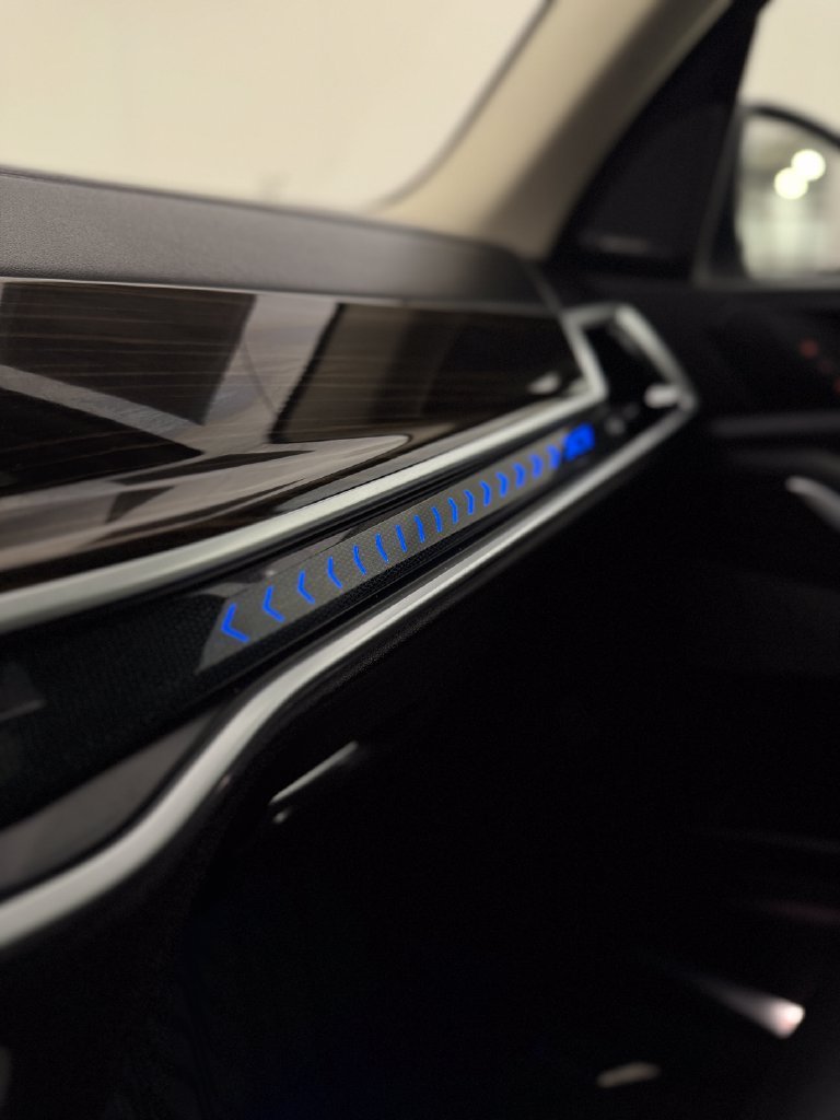Used 2023 White Metallic BMW xDrive40i image 40