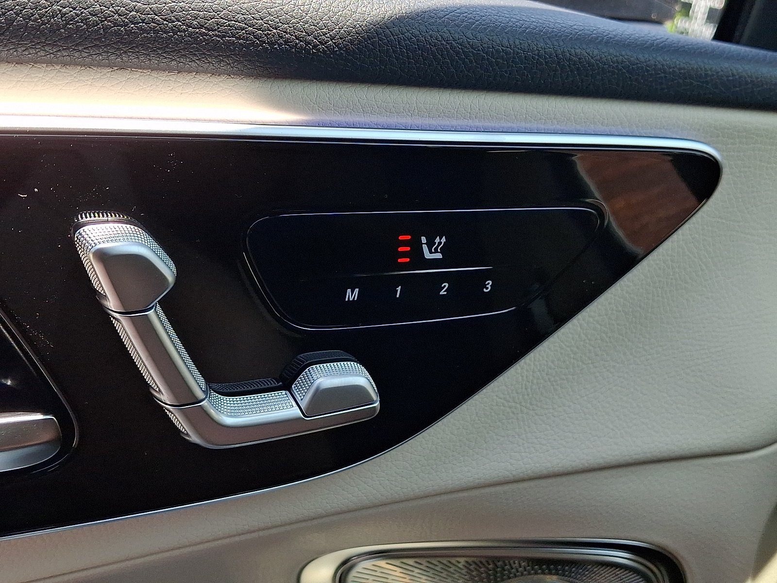 New 2026 Obsidian Black Metallic Mercedes-Benz GLC 300 image 21