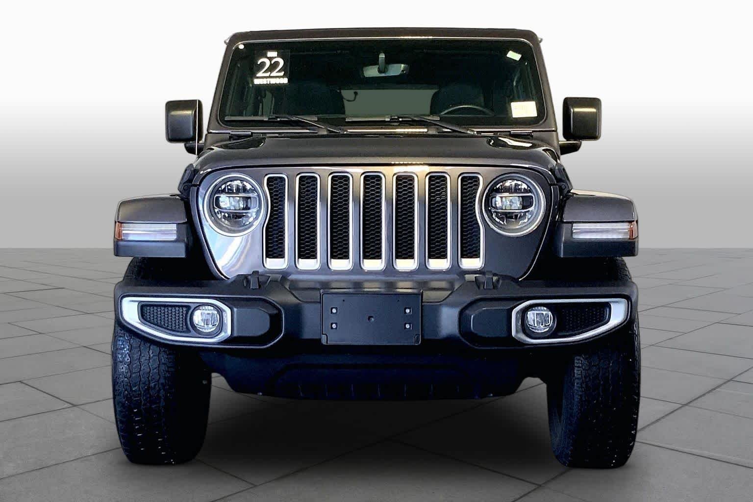 Used 2022 Granite Crystal Metallic Clearcoat Jeep Unlimited Sahara image 4