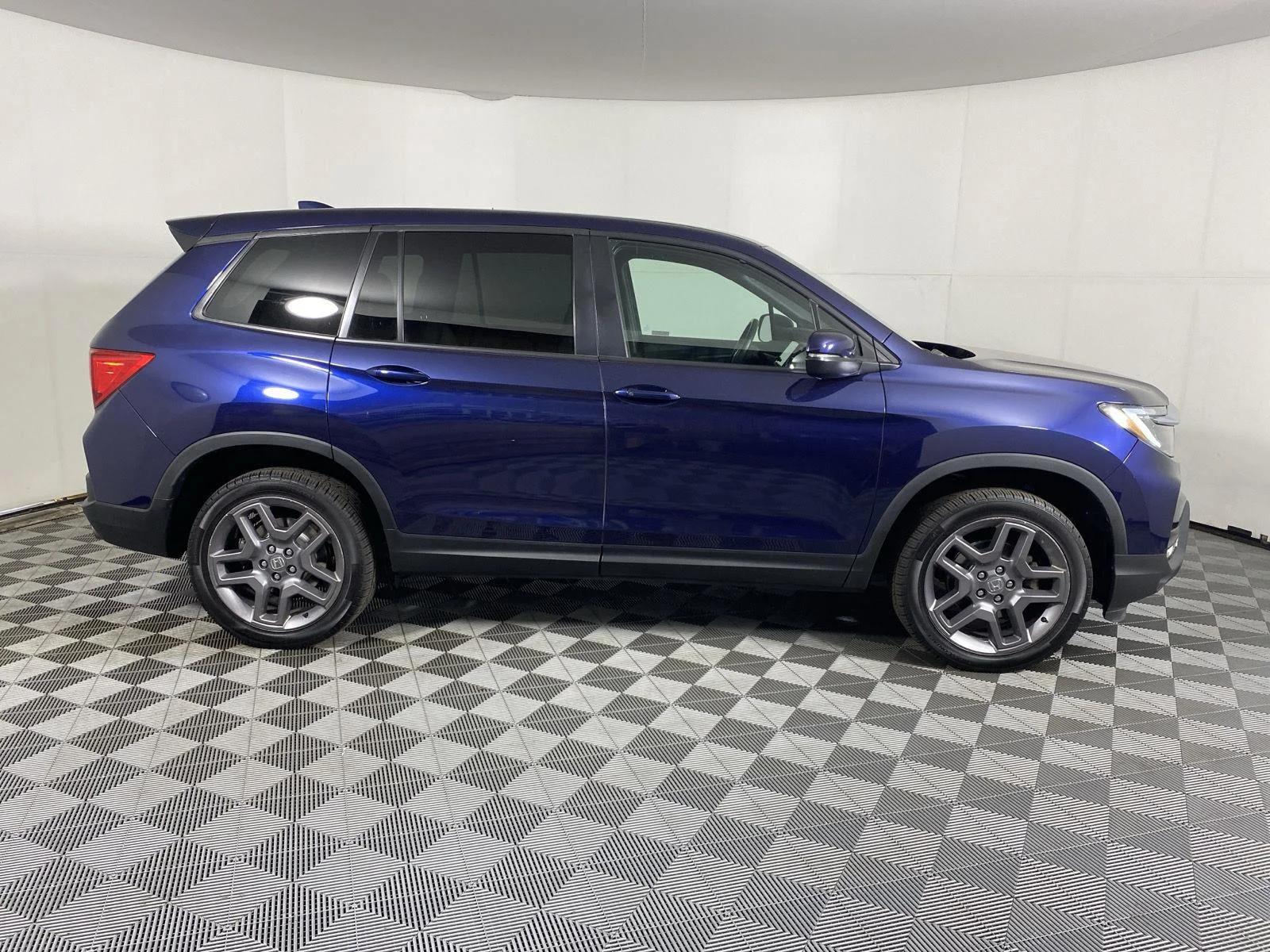 Used 2023 Obsidian Blue Pearl Honda EX-L image 10