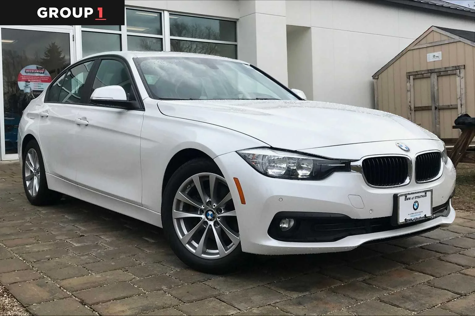 2017 BMW 3 Series 320i xDrive Sedan's photo