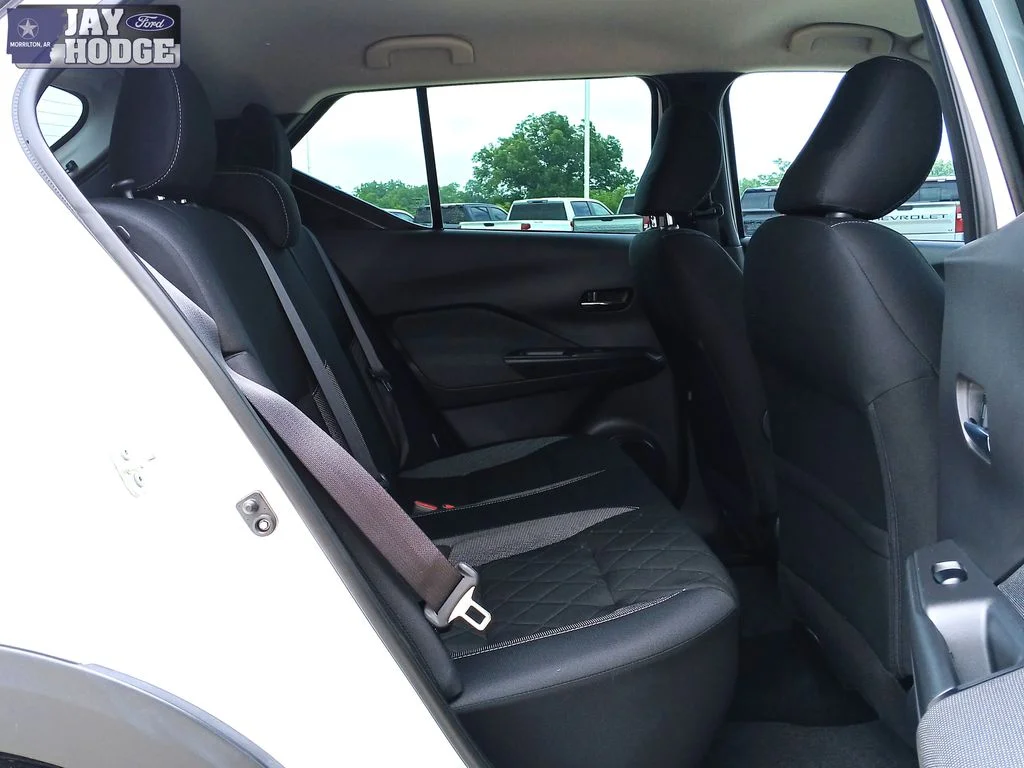 Used 2020 White Nissan SV image 32