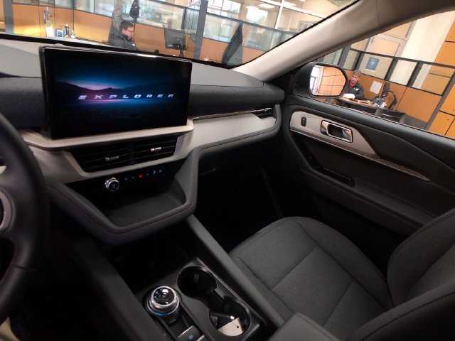 New 2026 Space White Metallic Ford Active image 18