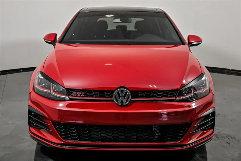 Used 2020 Tornado Red Volkswagen SE image 6
