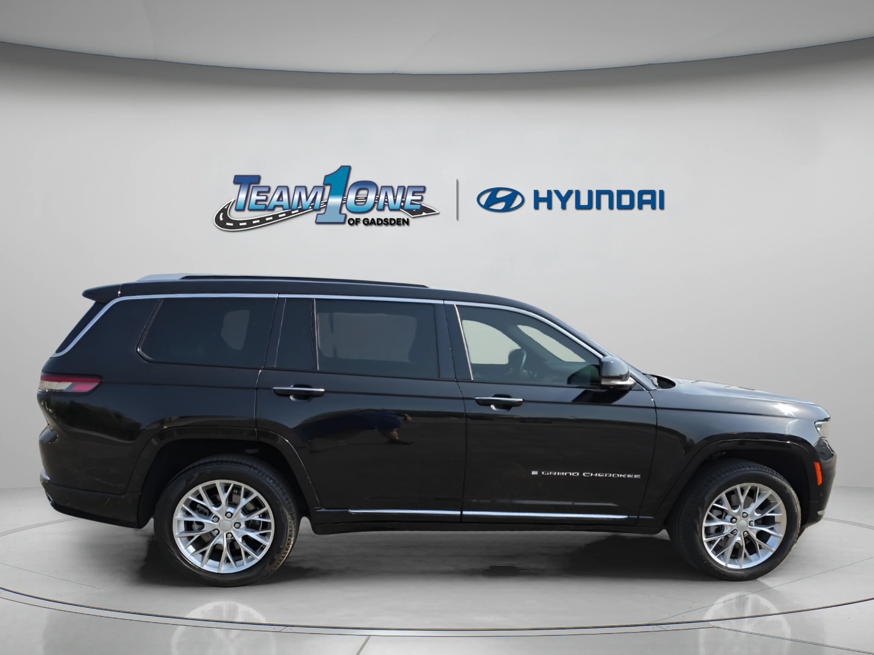 Used 2021 Diamond Black Crystal Pearlcoat Jeep Summit image 9
