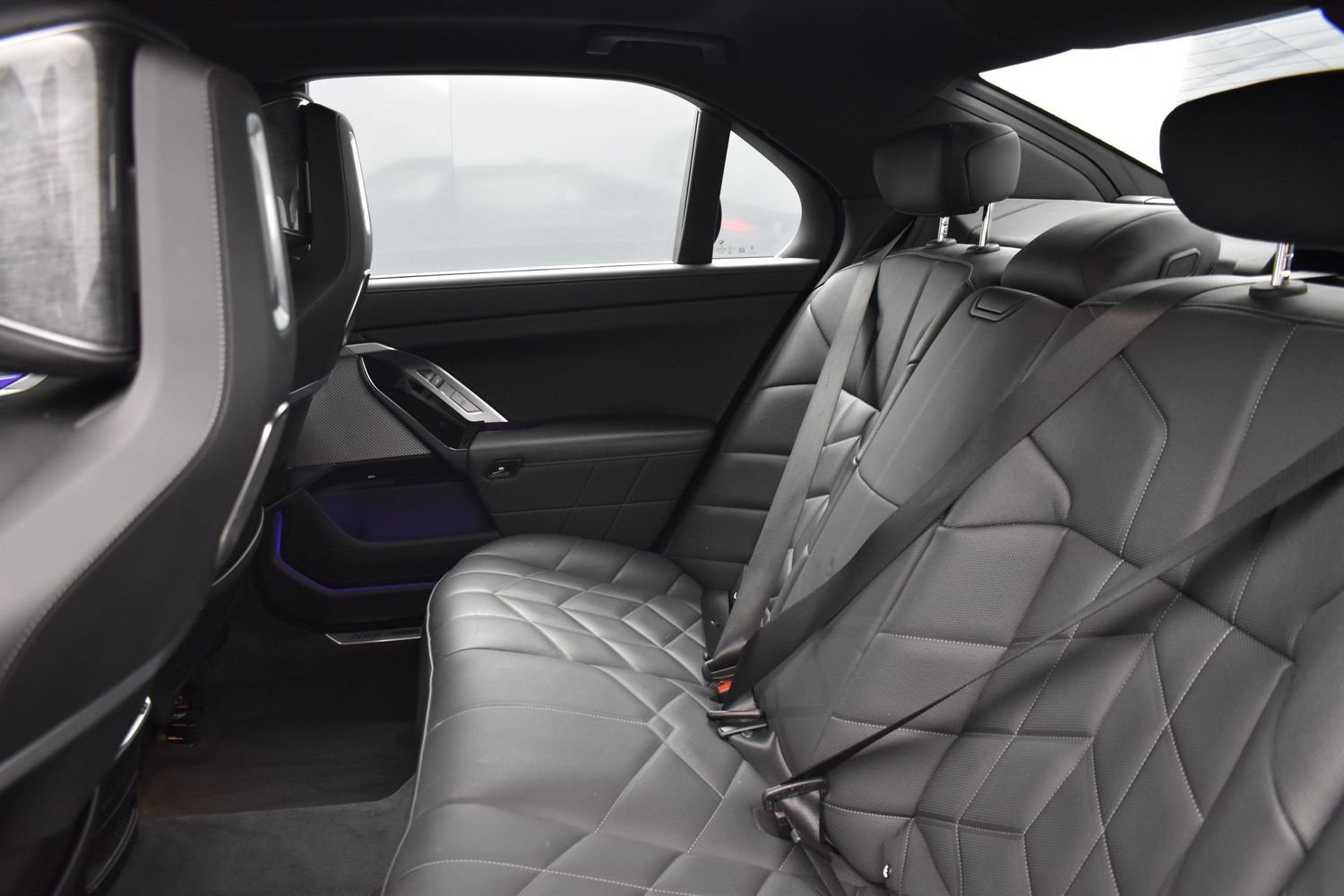 Used 2025 Black BMW 740i xDrive image 8