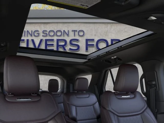 New 2026 Star White Metallic Tri-Coat Ford Platinum™ image 22