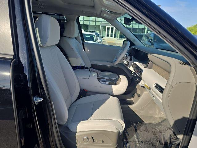 New 2026 Black Hyundai SEL Premium AWD image 25