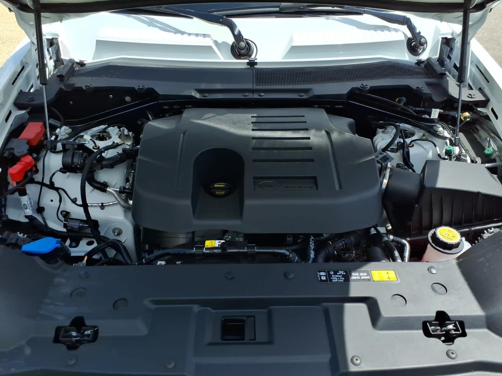 New 2026 Fuji White Land Rover X-Dynamic SE image 22