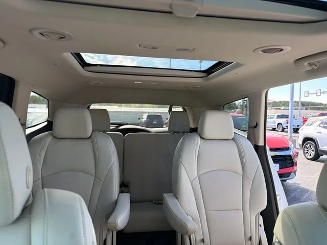 Used 2023 Summit White Buick Essence image 38