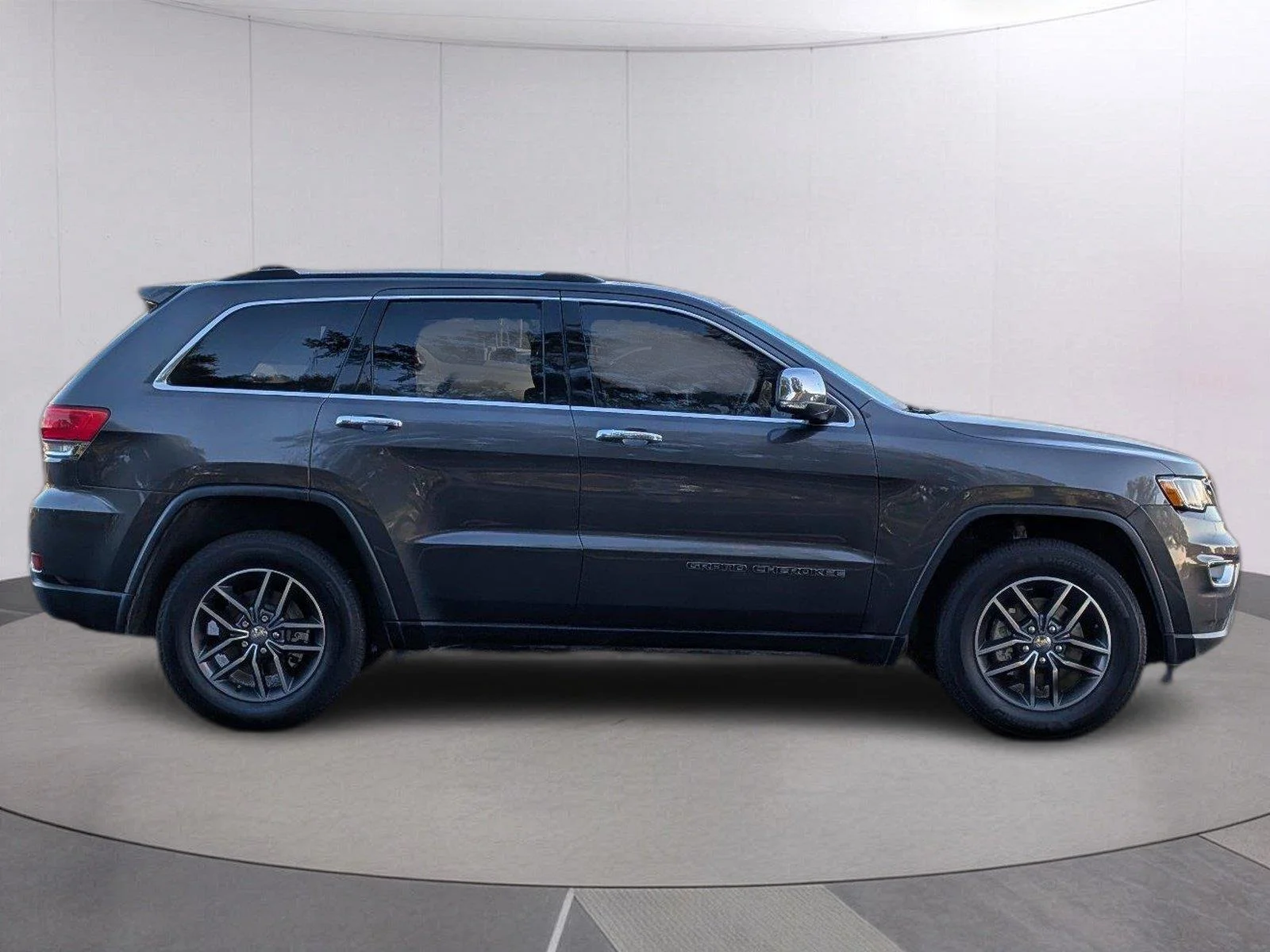 Used 2018 Granite Crystal Metallic Clearcoat Jeep Limited image 8