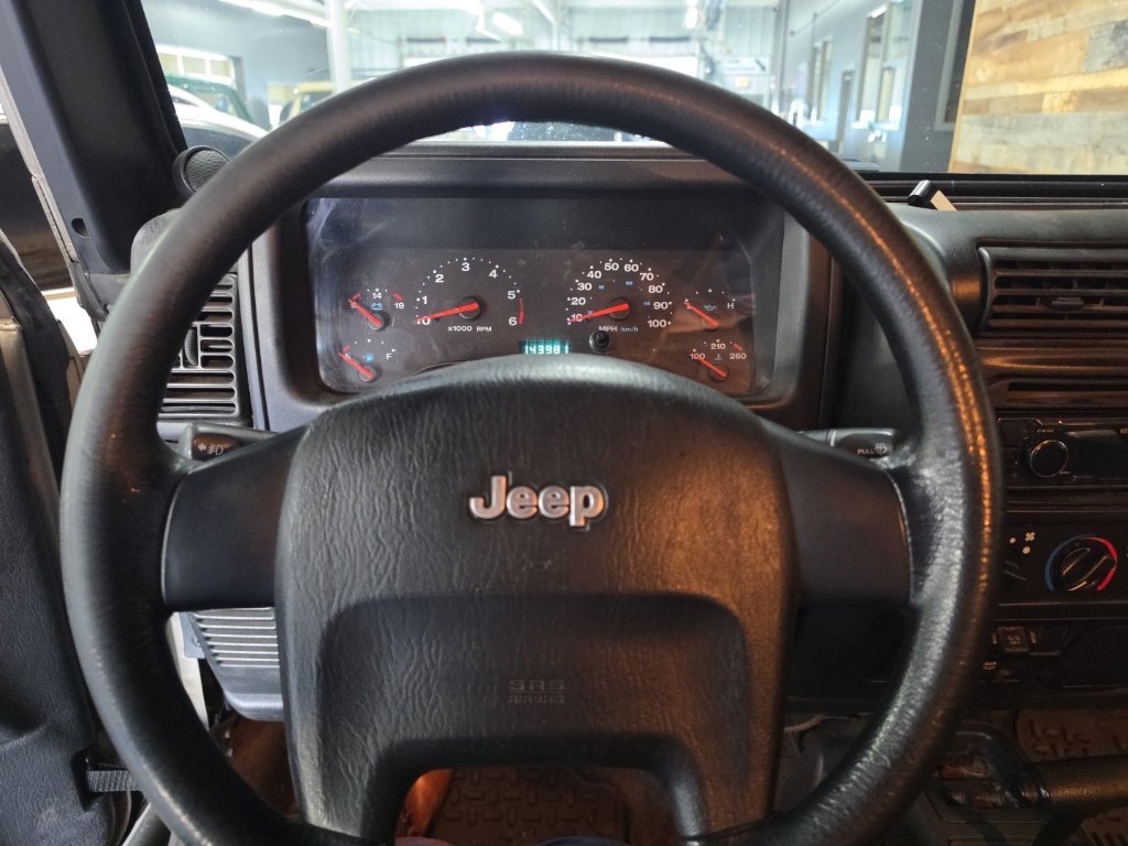 Used 2004 Light Khaki Metallic Jeep Unlimited image 10