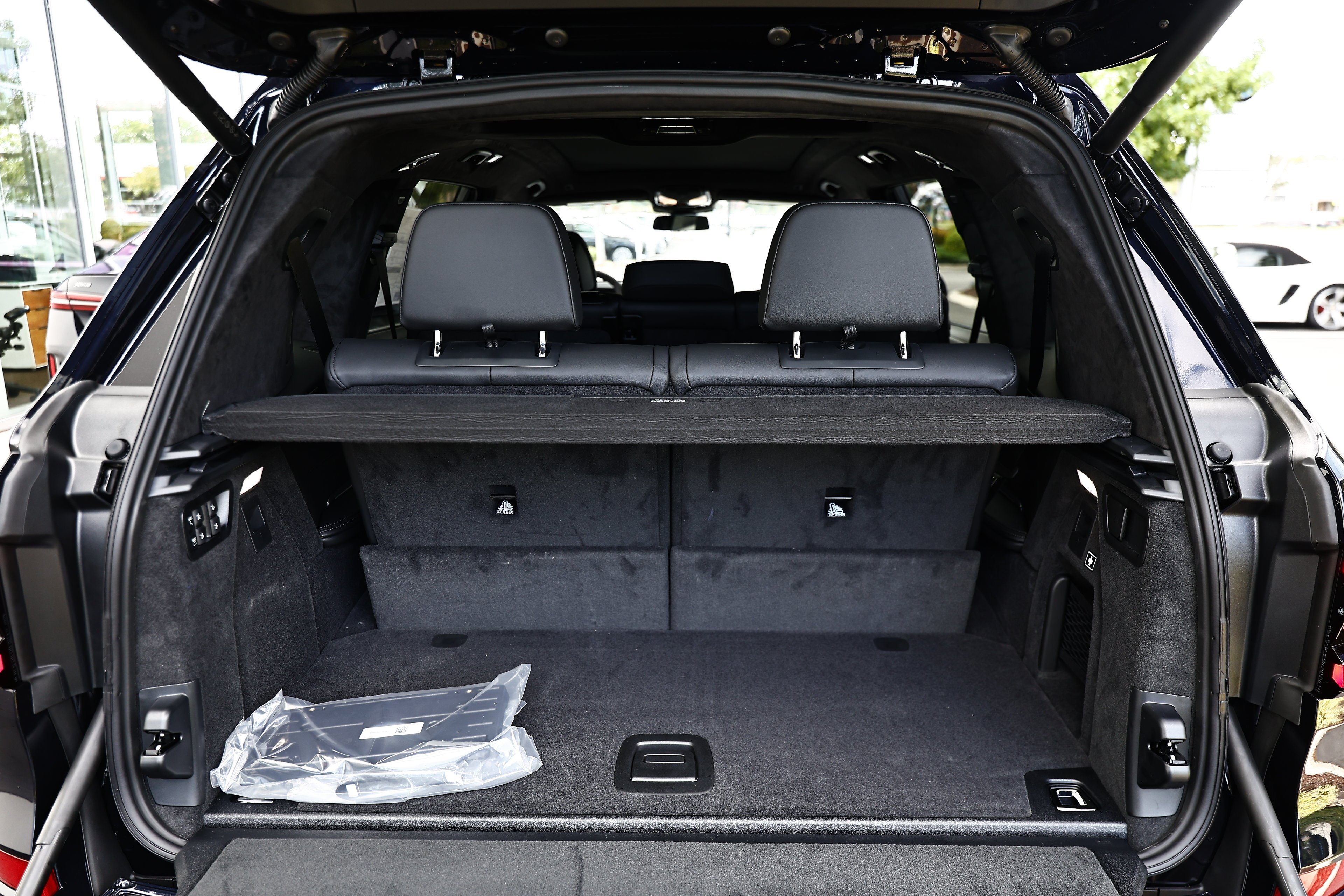 New 2027 Carbon Black Metallic BMW xDrive40i image 31