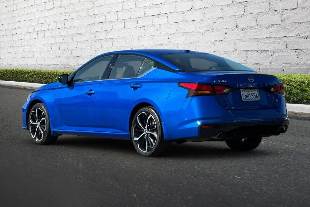 2025 Nissan Altima SR - Photo 6