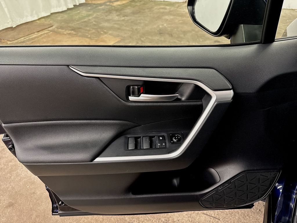 Used 2025  Toyota XLE image 14