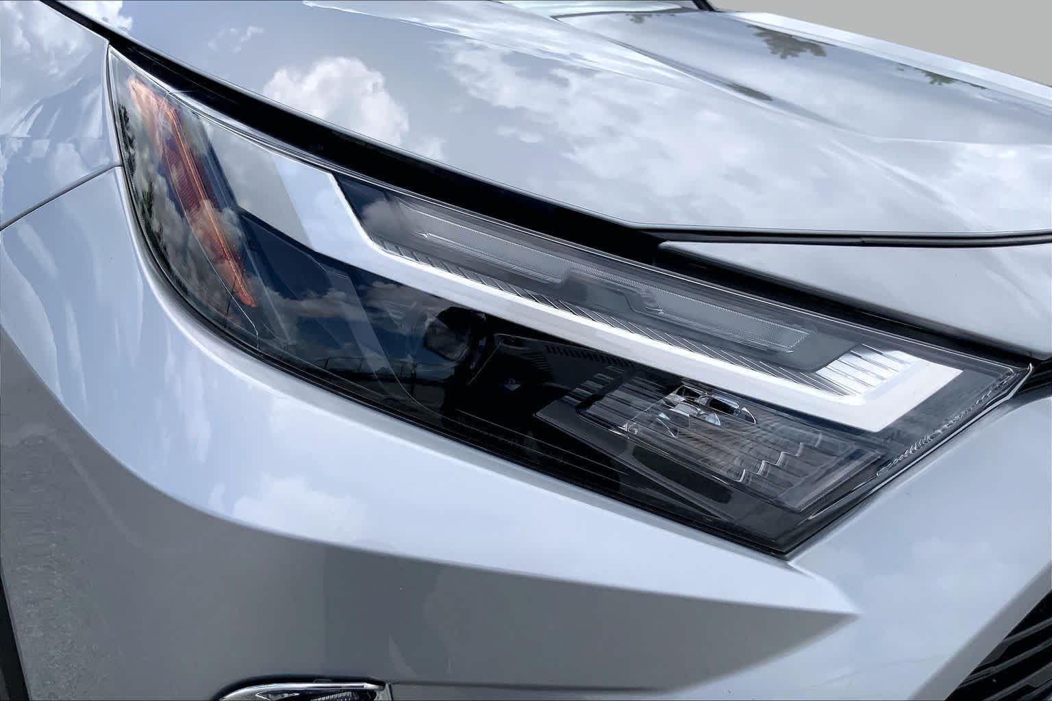 Used 2025 Silver Sky Metallic Toyota LE image 27