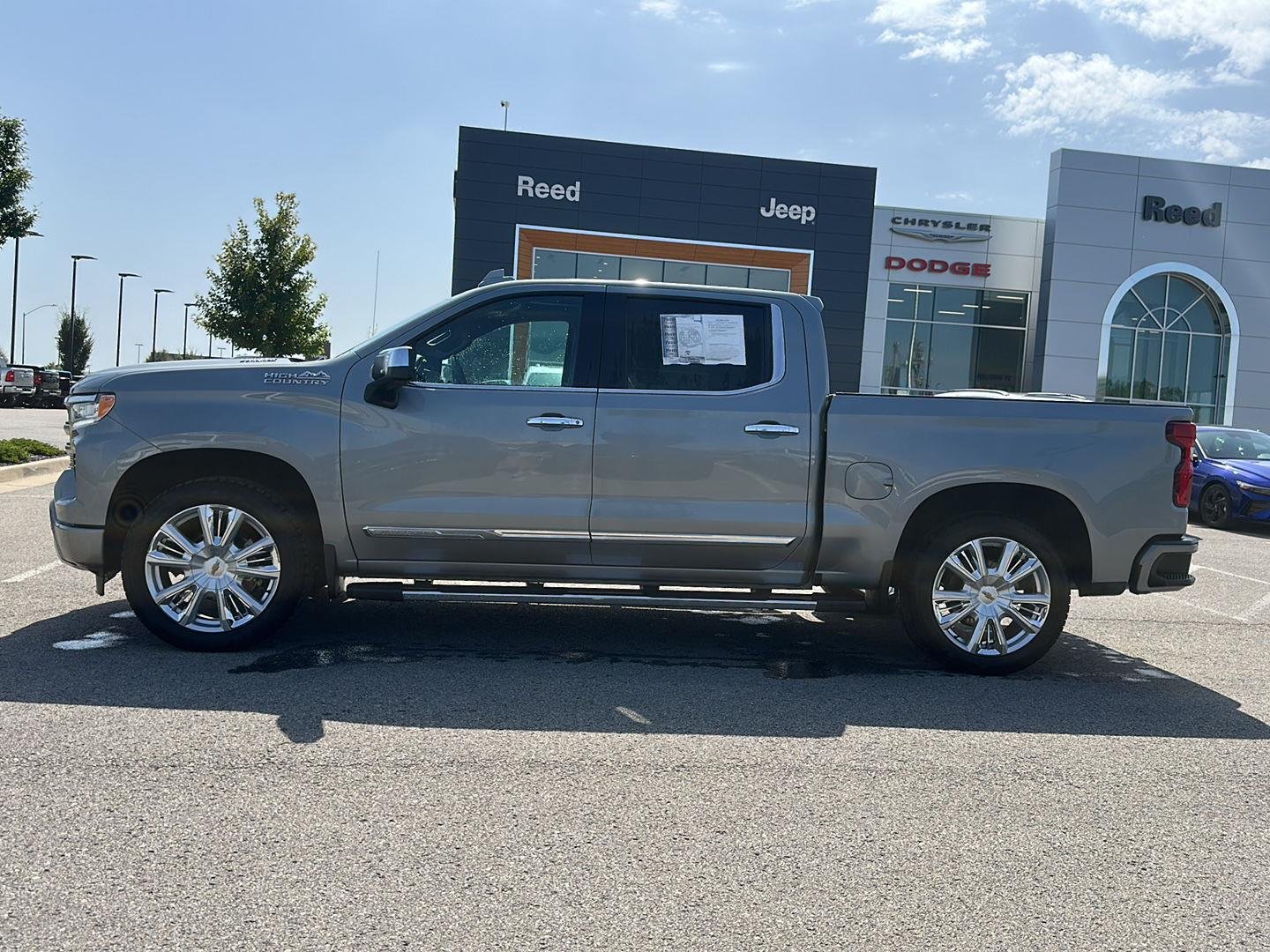 Used 2023 Chevrolet Silverado 1500 High Country with VIN 3GCUDJE8XPG122347 for sale in Kansas City