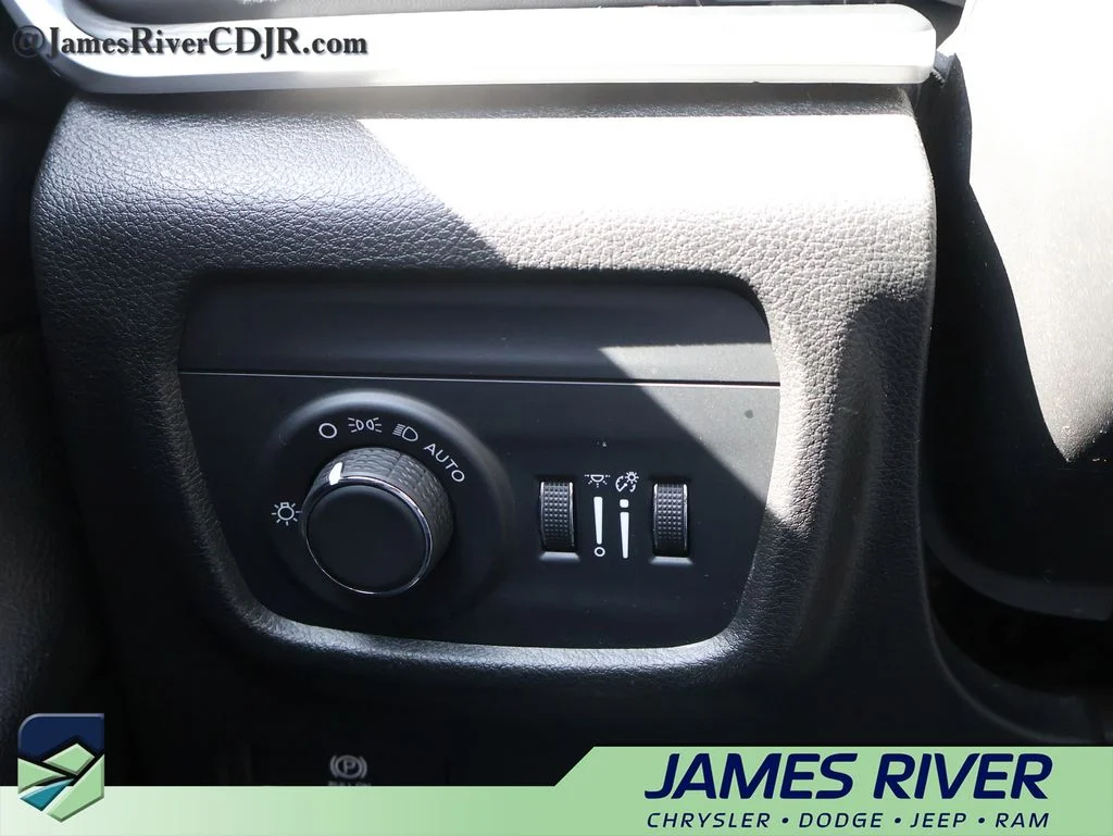Used 2024 Red Jeep Laredo image 30
