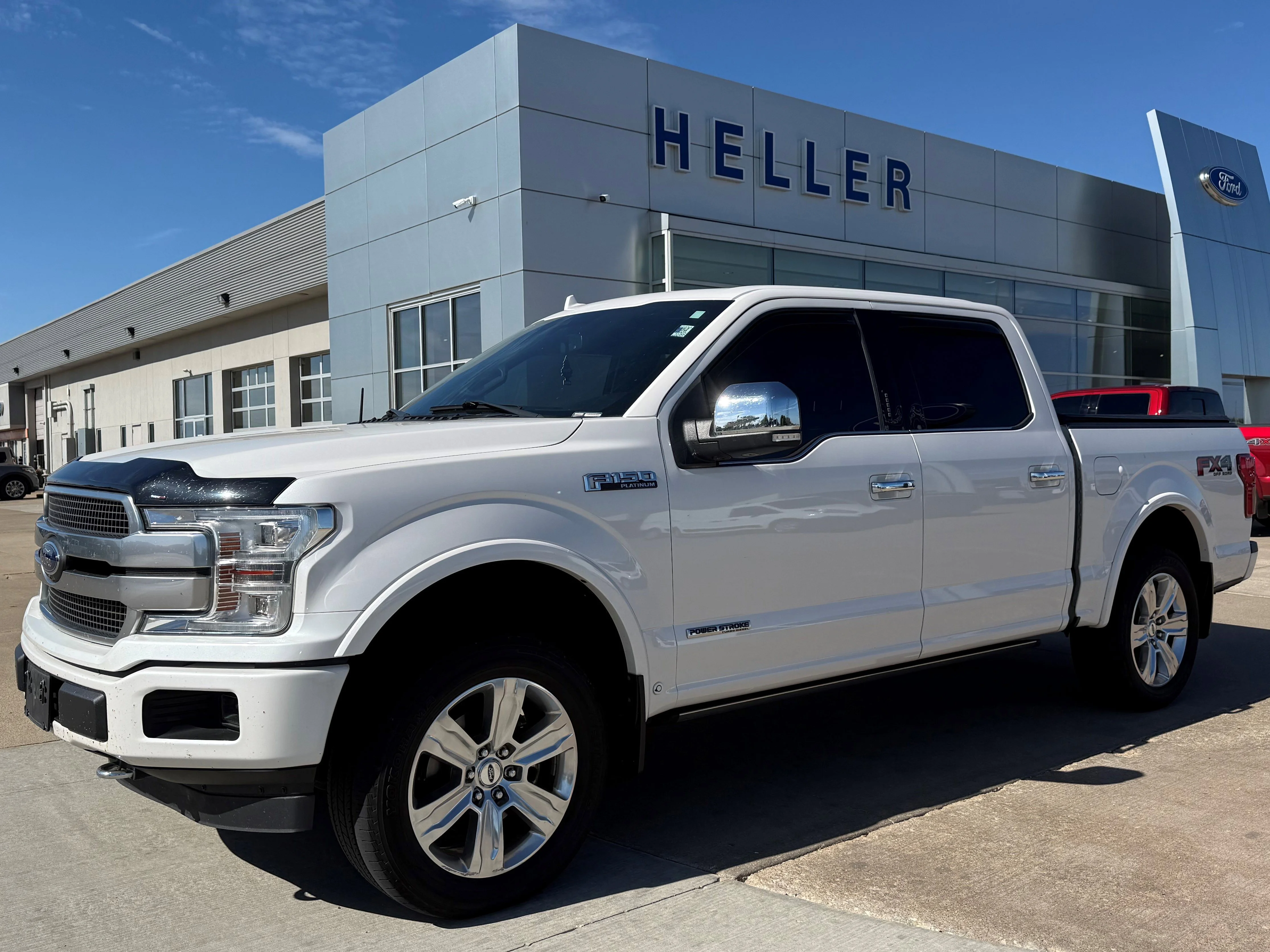 Used 2018 White Platinum Metallic Tri-Coat Ford Platinum image 3