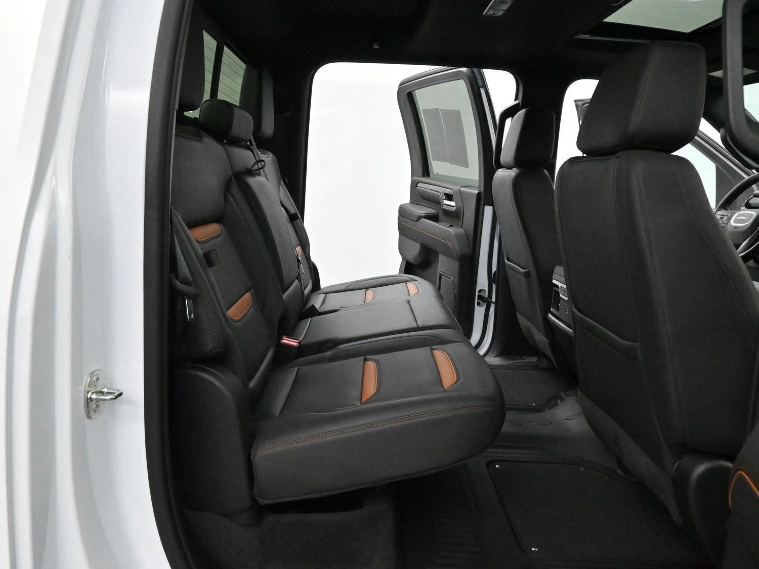 Used 2024 Summit White GMC AT4 image 33