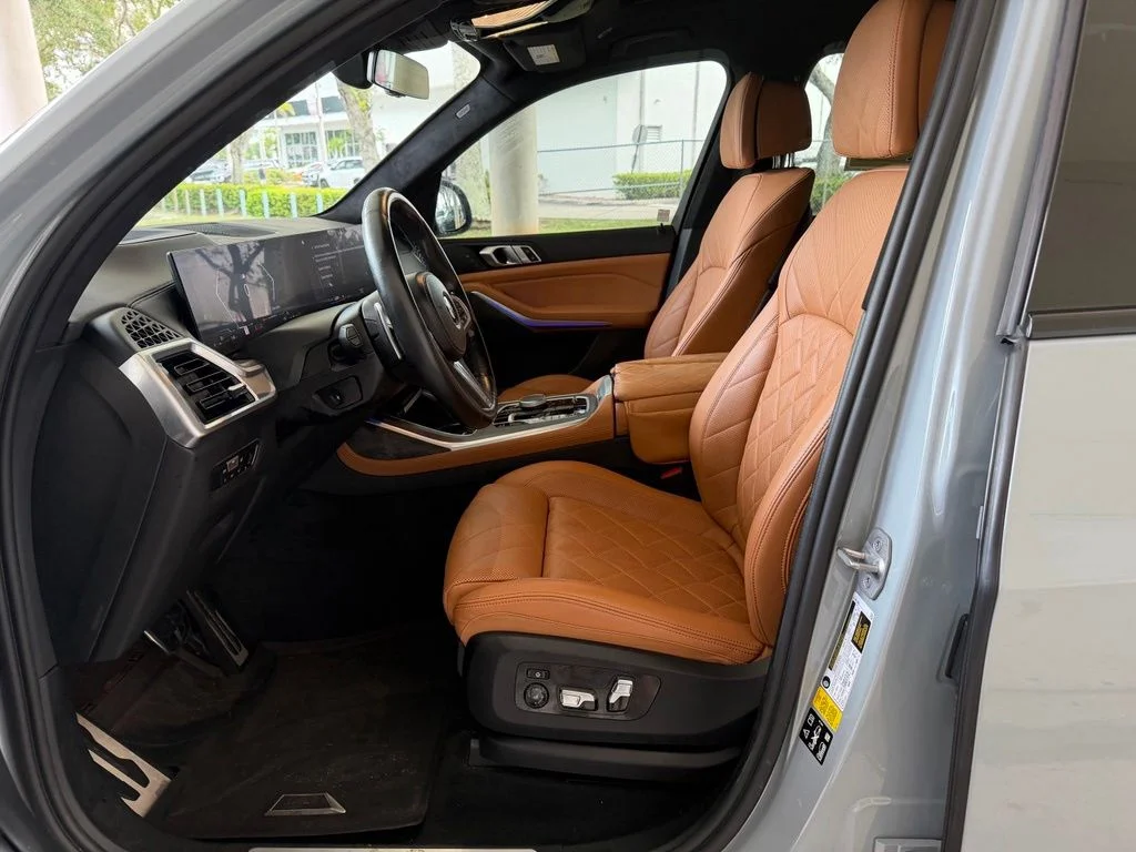 Used 2023 Gray BMW xDrive40i image 6
