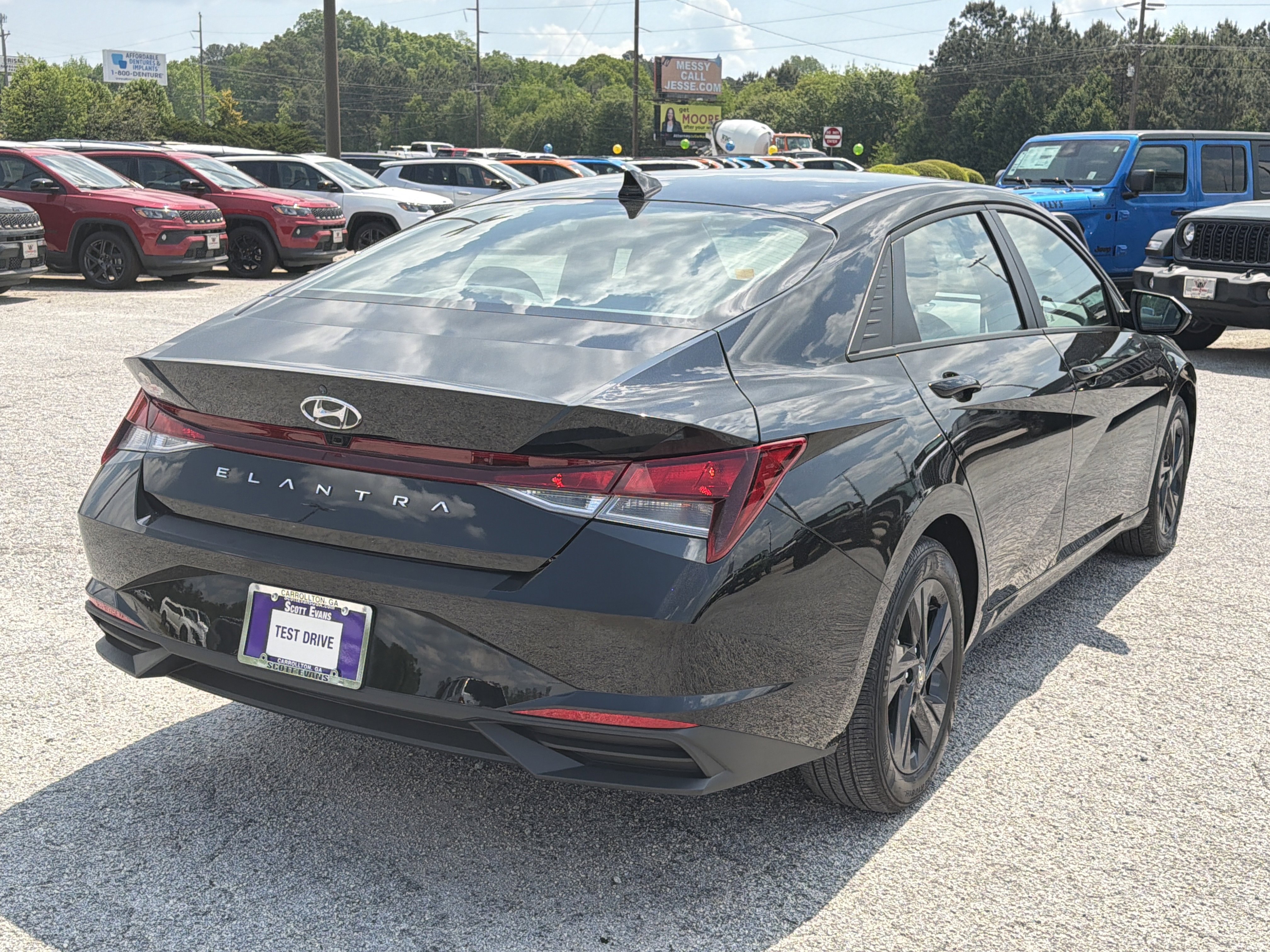 Used 2022 Phantom Black Hyundai SEL image 8