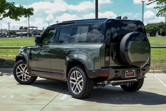 New 2026 Woolstone Green Land Rover X-Dynamic SE image 12