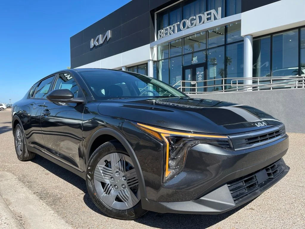 2026 Kia K4 LX AT's photo