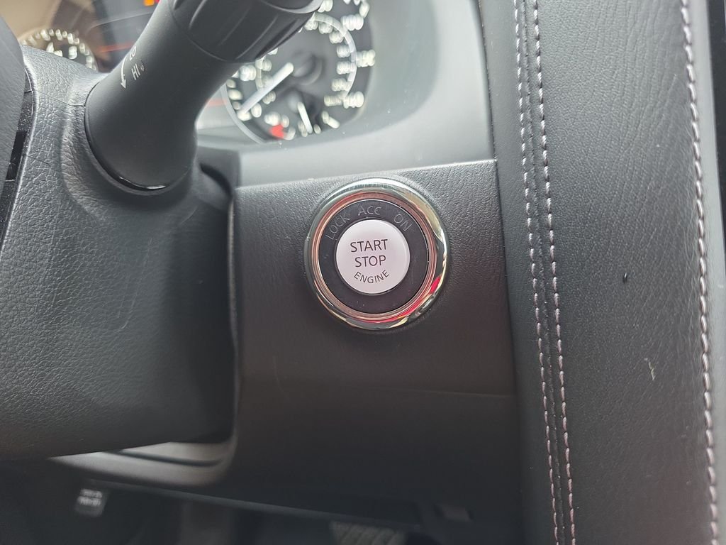 Used 2023 White Nissan Platinum image 24