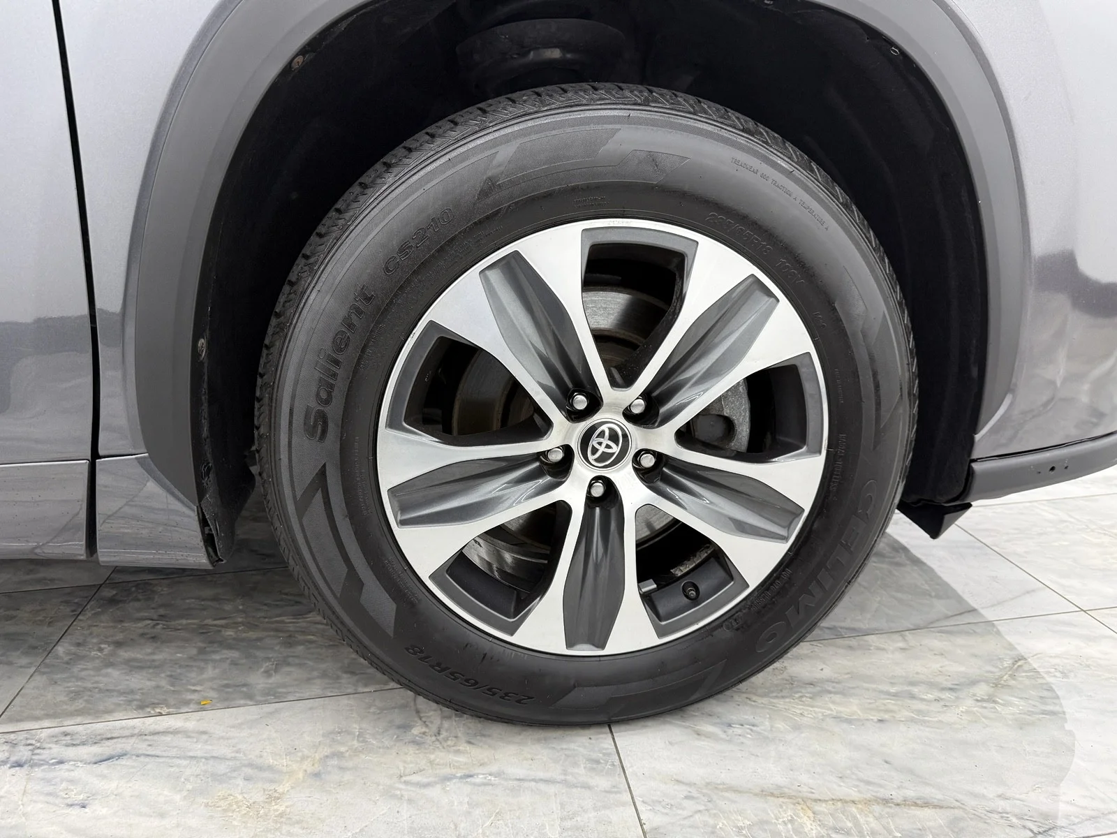 Used 2022 Magnetic Gray Metallic Toyota Hybrid XLE AWD image 12