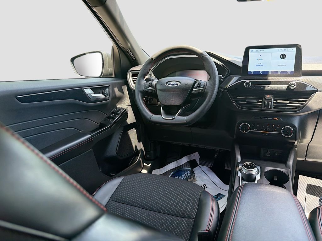 Used 2025 Agate Black Metallic Ford ST-Line image 18