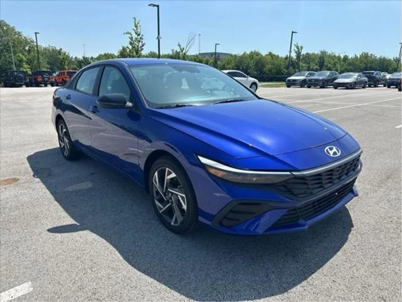 Used 2025 Intense Blue Hyundai SEL Sport image 7