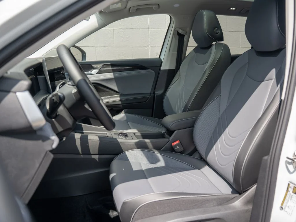 New 2026 White Volkswagen 2.0T SE image 8