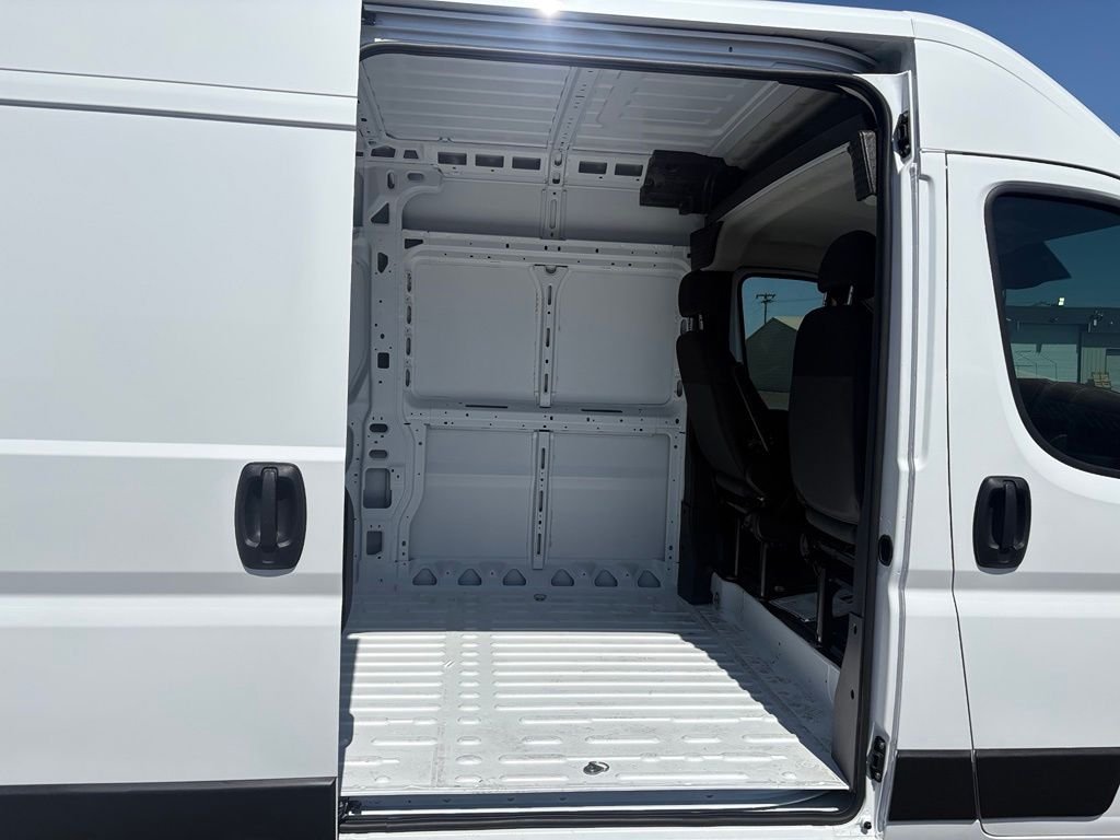 New 2026 Bright White Clear-Coat Exterior Paint RAM High Roof image 31