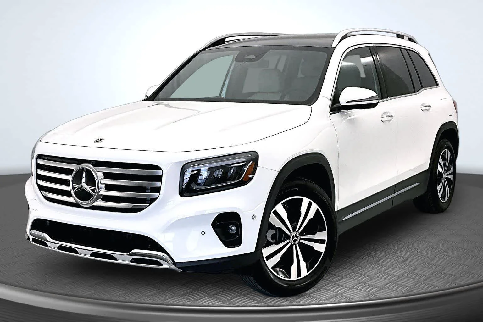 2026 Mercedes-Benz GLB GLB 250 4MATIC's photo