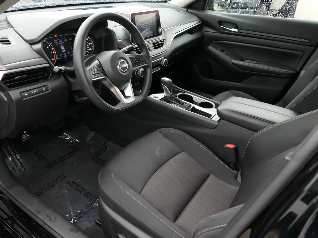 Used 2024 Super Black Nissan 2.5 SV image 7
