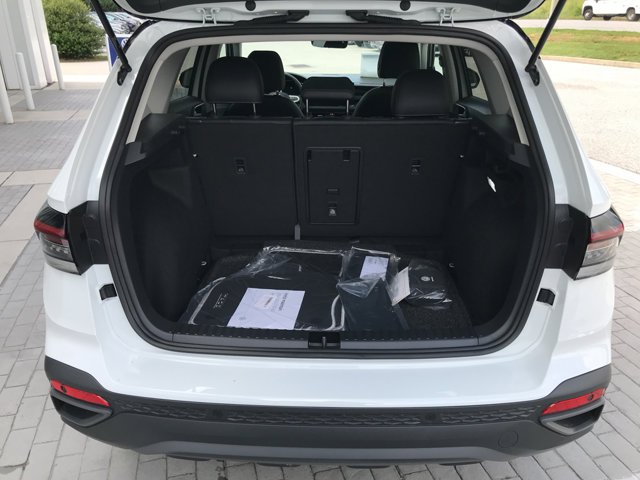 New 2026 Pure White w/Deep Black Roof Volkswagen SE Black image 25
