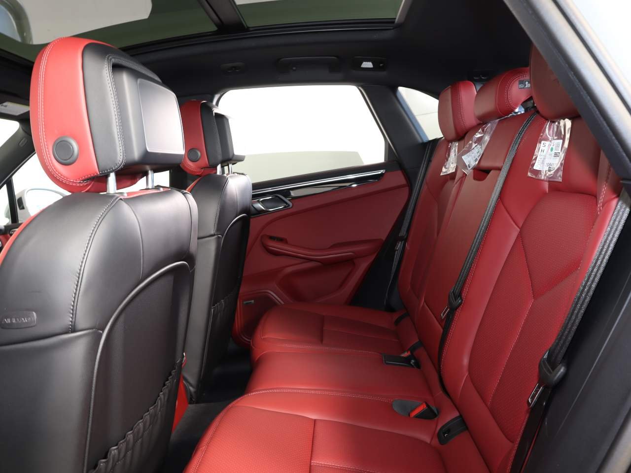 Certified Used 2026 Chalk Porsche Macan S image 18