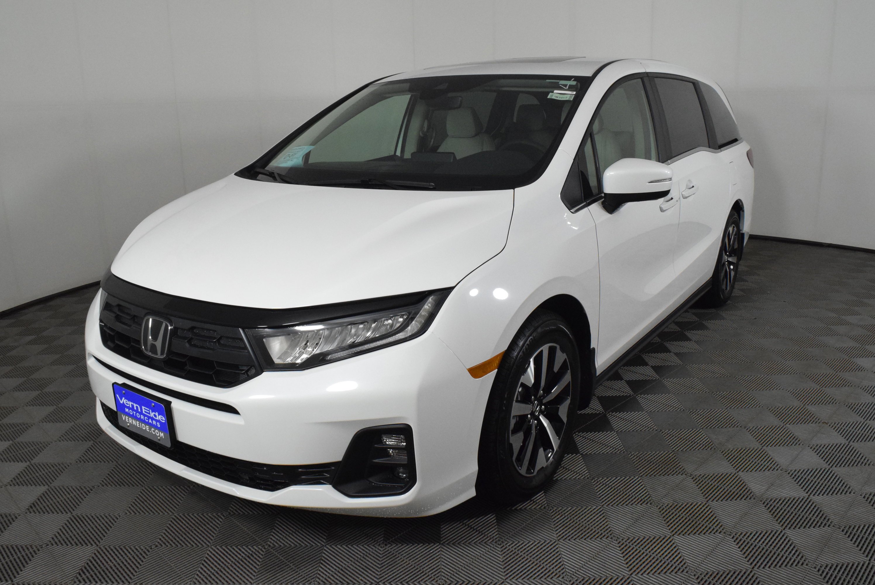 New 2026 Platinum White Pearl Honda EX-L image 10