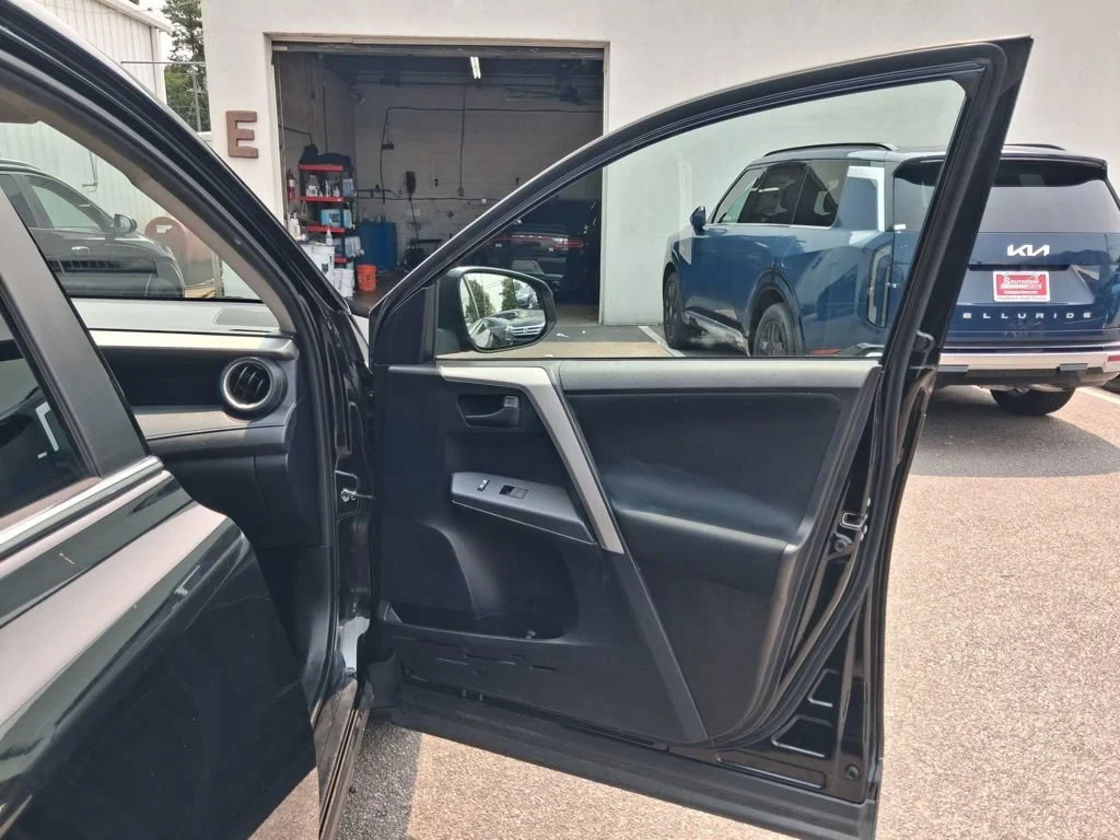 Used 2017  Toyota LE image 19