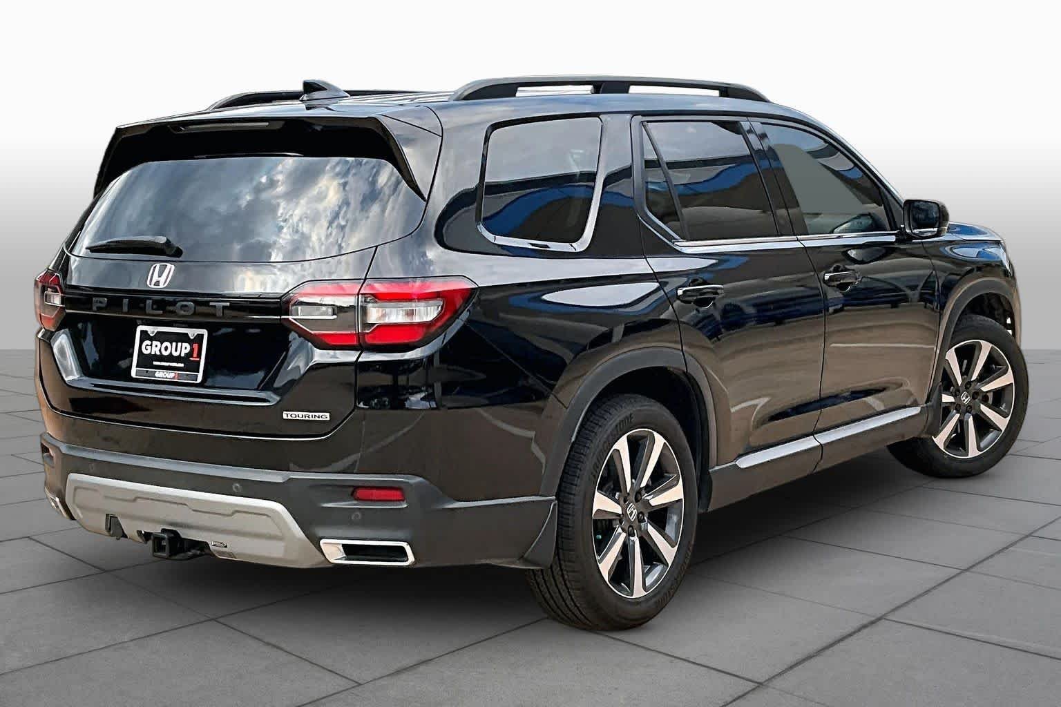 Used 2025 Crystal Black Pearl Honda Touring image 13
