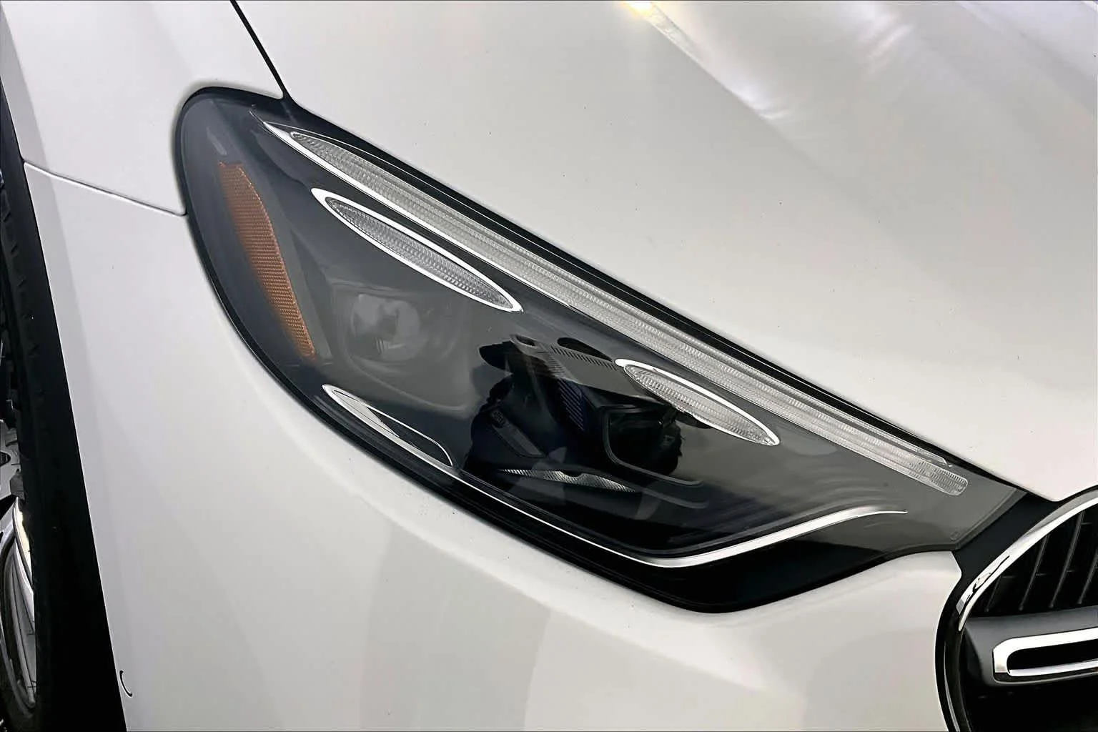 New 2026 MANUFAKTUR Moonlight White Metallic Mercedes-Benz GLC 300 image 16