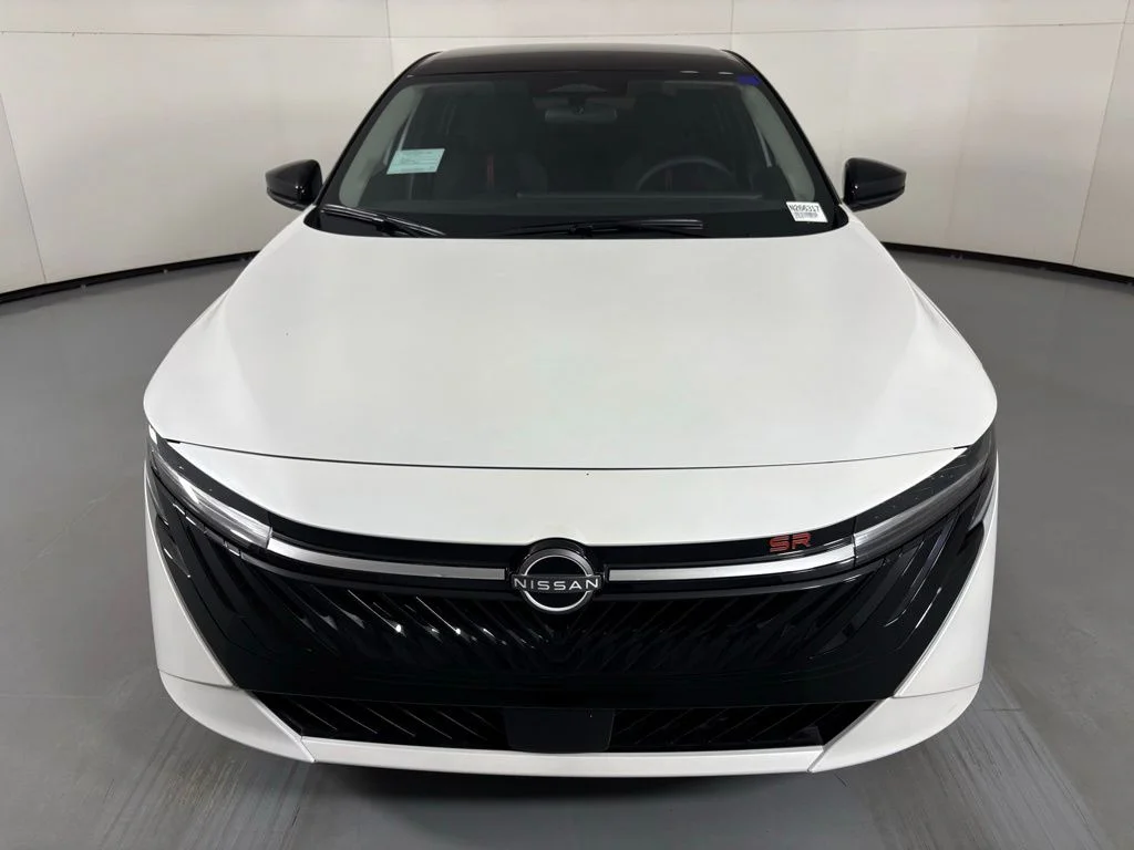 New 2026 Aspen White TriCoat / Super Black Two-tone Nissan SR image 4
