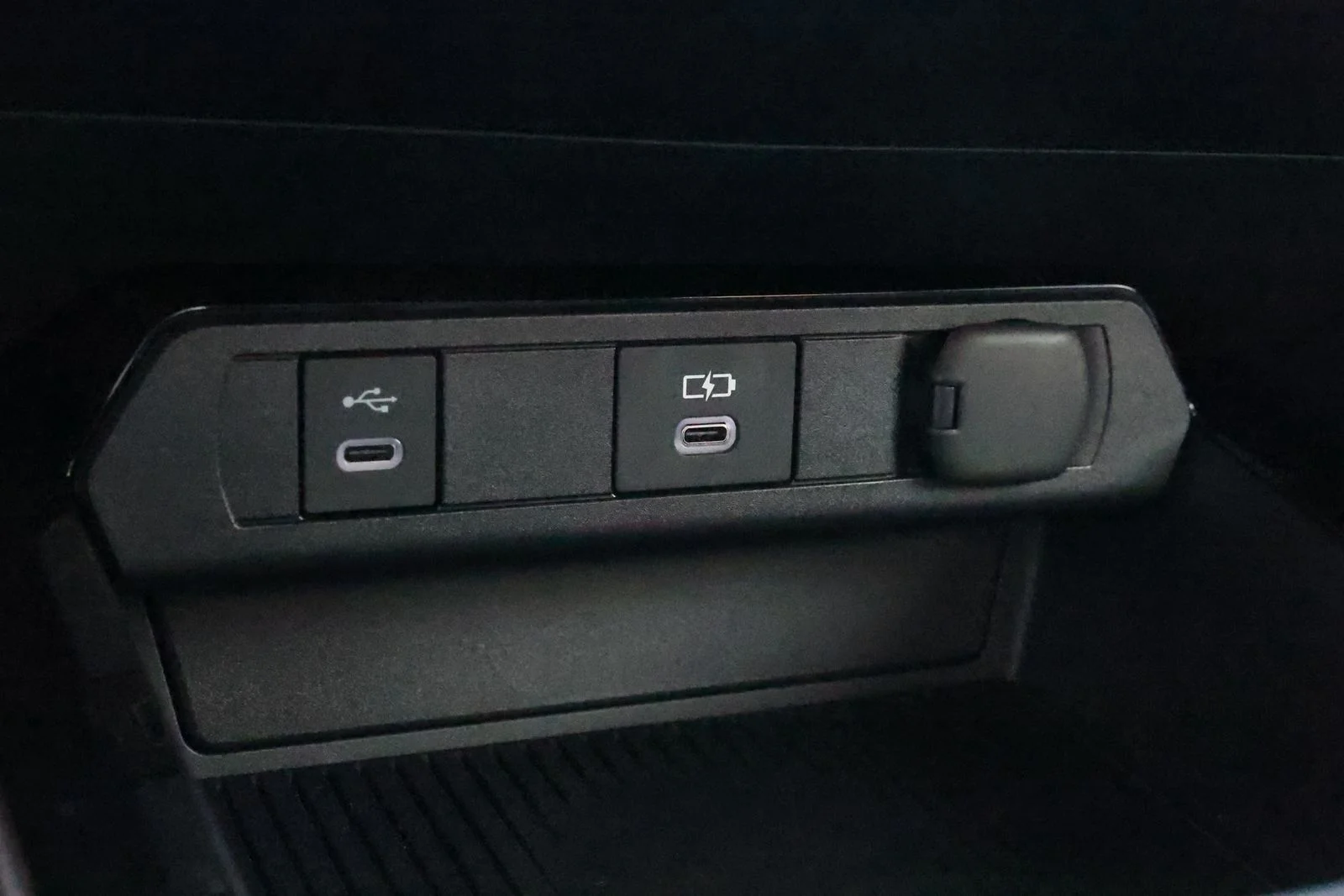 2026 Toyota Prius Plug-in Hybrid XSE - Photo 21