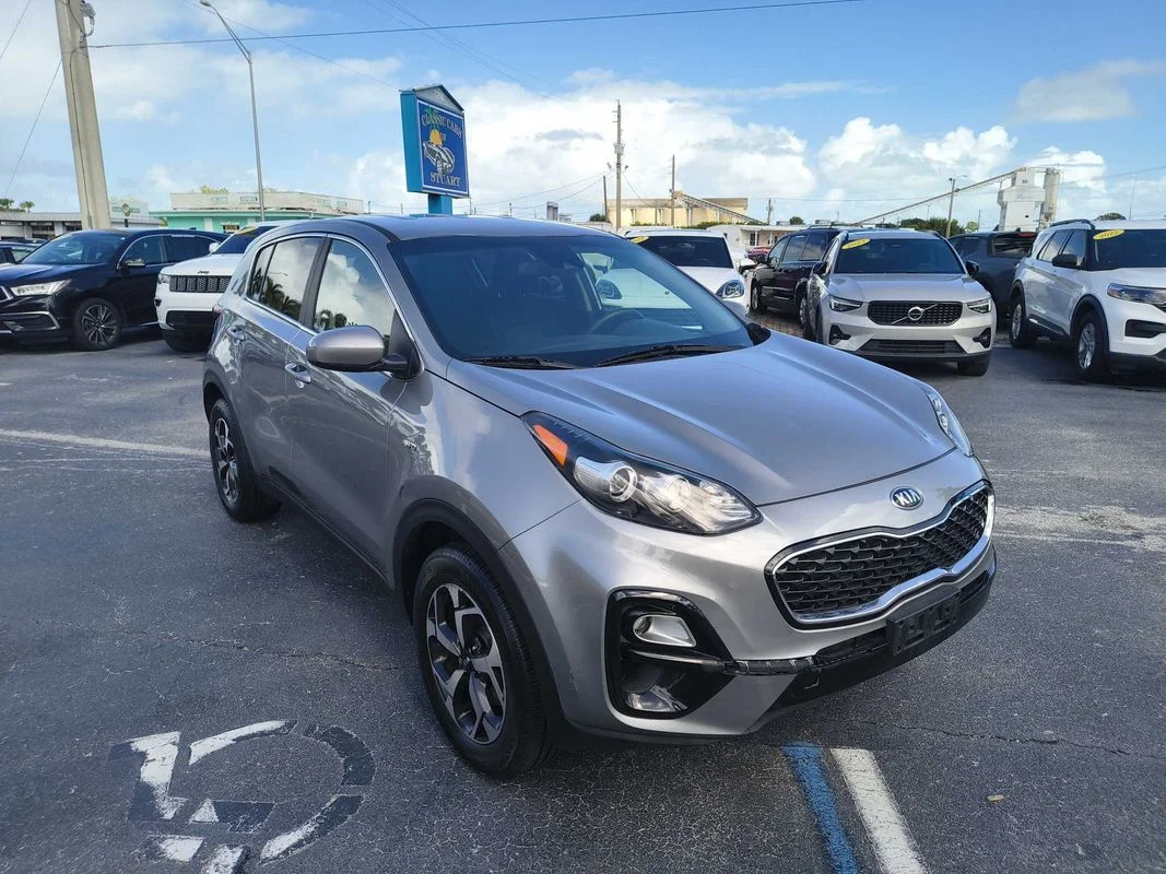 Used 2022  Kia LX image 6